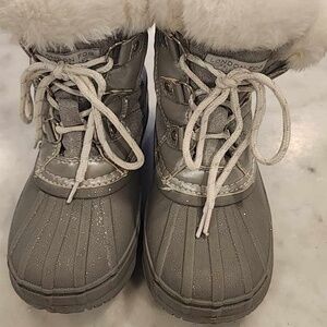 London Fog Bridger Girls' Cold Weather Ankle Boot